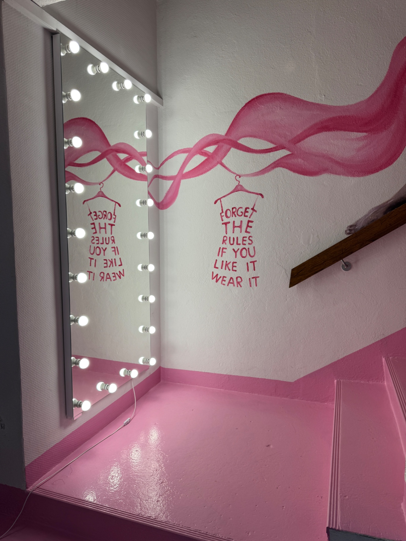 Vanity mirror and mural details